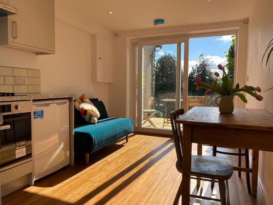 Ashcroft Apartment - Small Home Away From Home アッシュバートン エクステリア 写真